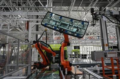 早八条丨智能制造与公务员招录双热点聚焦